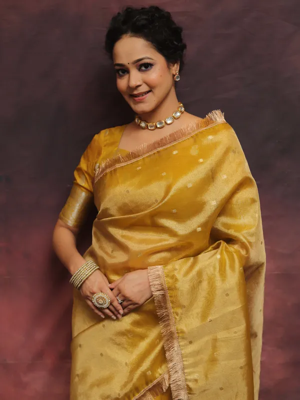 Banarasi_Tissue_Silk_Saree_With_Zari_Booti_Work_And_Lace