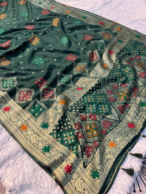 Bottle_Green_Pure_Viscose_Chinon_Silk_Bandhani_Saree_With_Unstitched_Blouse_Piece