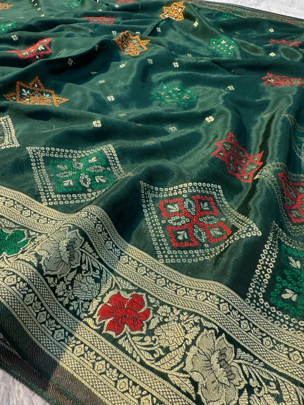 Bottle_Green_Pure_Viscose_Chinon_Silk_Bandhani_Saree_With_Unstitched_Blouse_Piece