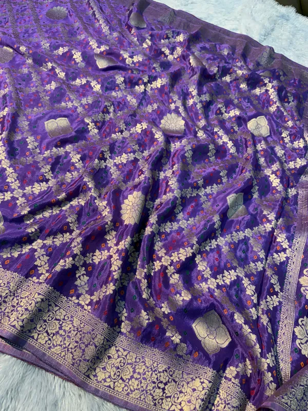 Violet_Pure_Viscose_Chinon_Silk_Bandhani_Saree_With_Unstitched_Blouse_Piece