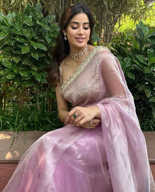 Banarasi_Pink_Jahnvi_Kapoor_Inspired_Tissue_Silk_Shimmer_Saree_With_Sequence_Lace_With_Unstitched_Blouse_Piece