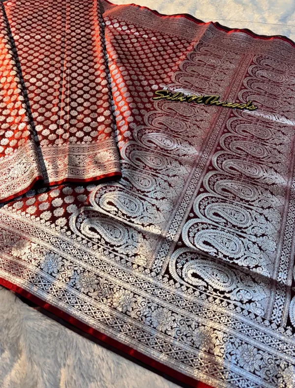 Banarasi_Satin_Silk_Silver_Zari_Saree_With_Dual_Shaded_Tone_Pattern