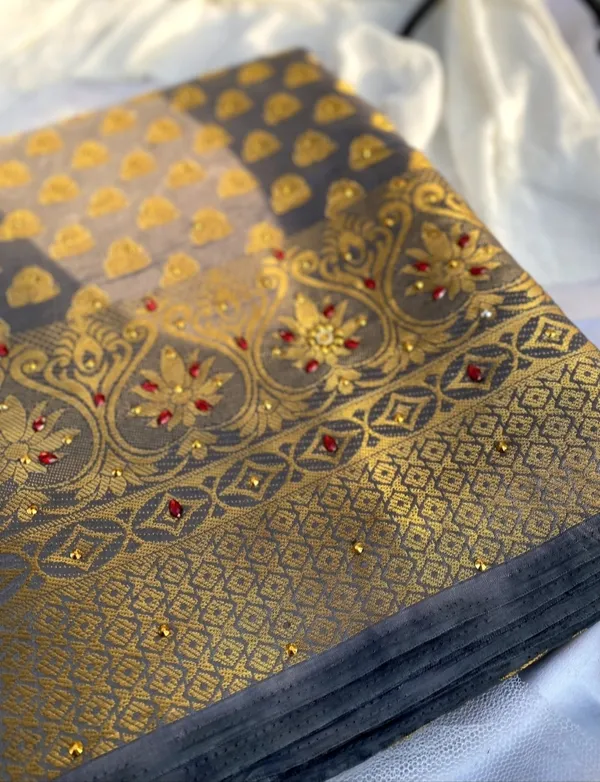 Banarasi_Silk_Multicolour_Stone_Saree_with_Tassels_With_Unstitched_Blouse_Piece