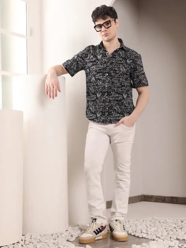 Black_&_Golden_Cotton_Half_Sleeve_Leafy_Pattern_Printed_Shirts_For_Men