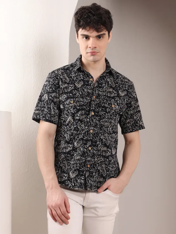 Black_&_Golden_Cotton_Half_Sleeve_Leafy_Pattern_Printed_Shirts_For_Men