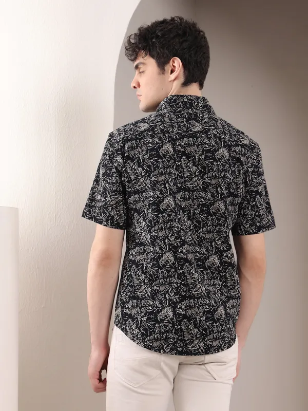 Black_&_Golden_Cotton_Half_Sleeve_Leafy_Pattern_Printed_Shirts_For_Men