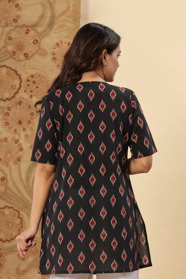 Black_Classic_Regular_Fit_Solid_Kurti_Top_For_Girl