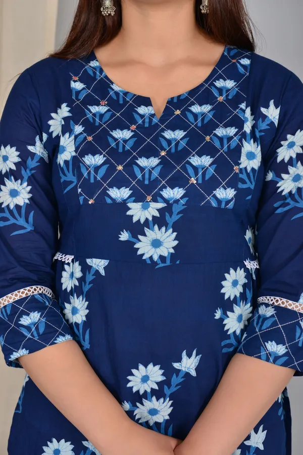 Blue_Printed_Classic_Regular_Fit_Solid_Kurti_Pant_Set_For_Women