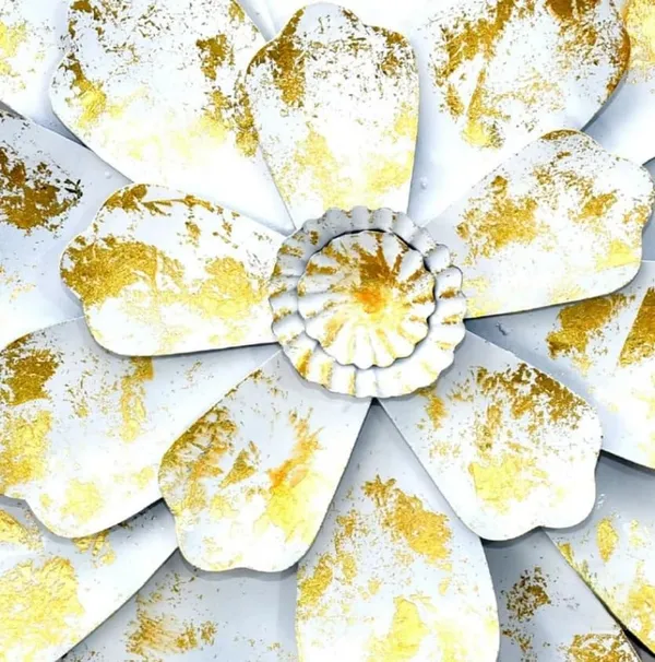 White_Blossom_Retro_Floral_Wall_Art_With_Golden_Sunlight_Reflecting_From_Petals_(63_X_63_X_3_Cm)