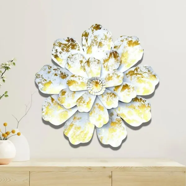 White_Blossom_Retro_Floral_Wall_Art_With_Golden_Sunlight_Reflecting_From_Petals_(63_X_63_X_3_Cm)