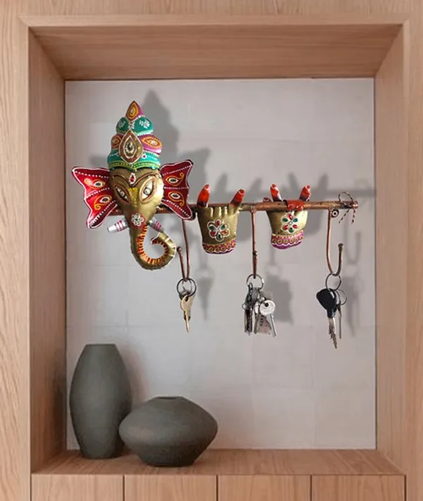 Golden_Lord_Shree_Ganpati_Playing_Flute_Key_Holder_With_Handpainted_Ears_And_A_Turban_(37_X_24_X_7_Cm)