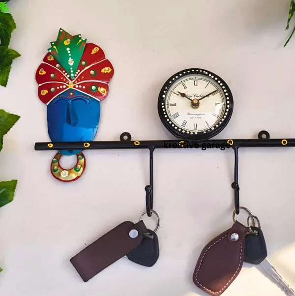 Multicolor_Lord_Shree_Krishna_Ji_Wall_Clock_Key_Holder_With_Handpainted_Face_And_A_Turban_(56_X_46_X_5_Cm)