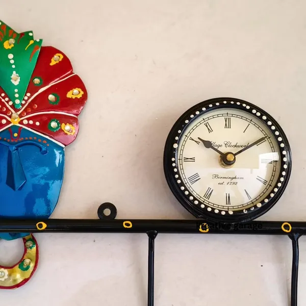 Multicolor_Lord_Shree_Krishna_Ji_Wall_Clock_Key_Holder_With_Handpainted_Face_And_A_Turban_(56_X_46_X_5_Cm)