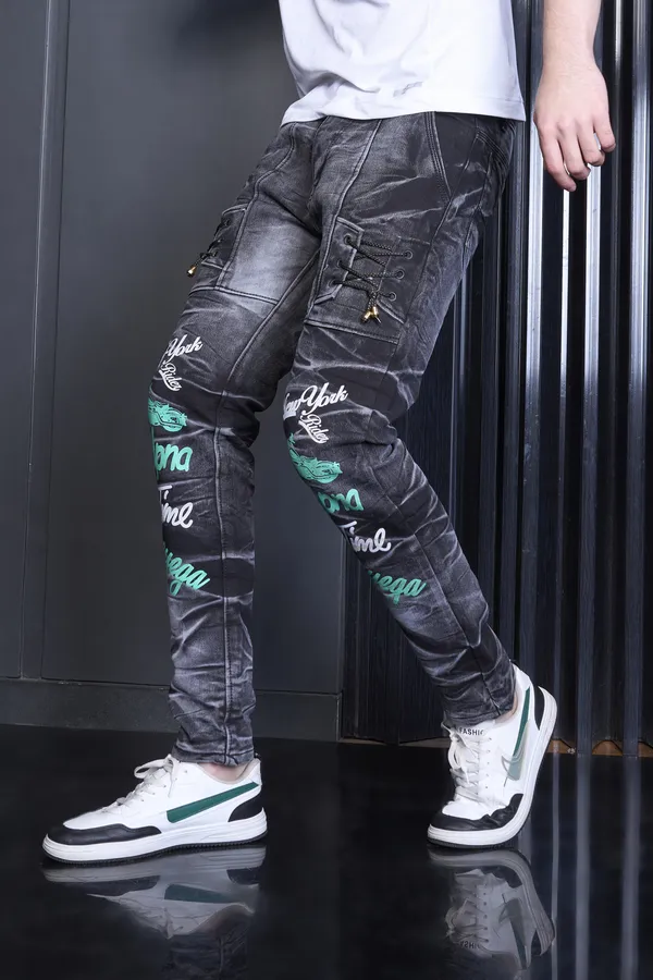 Black_Cotton_Blend_Slim_Fit_Jeans_For_Men_With_Diagonal_Pocket