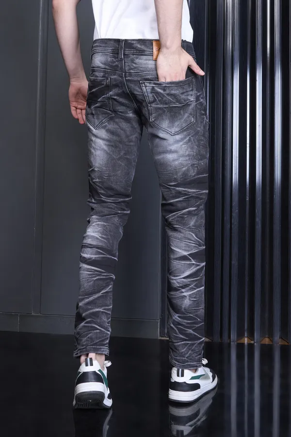 Black_Cotton_Blend_Slim_Fit_Jeans_For_Men_With_Diagonal_Pocket