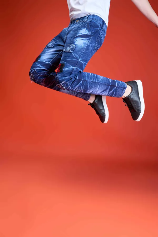 Light_Blue_Cotton_Blend_Slim_Fit_Jeans_For_Men_With_Diagonal_Pocket