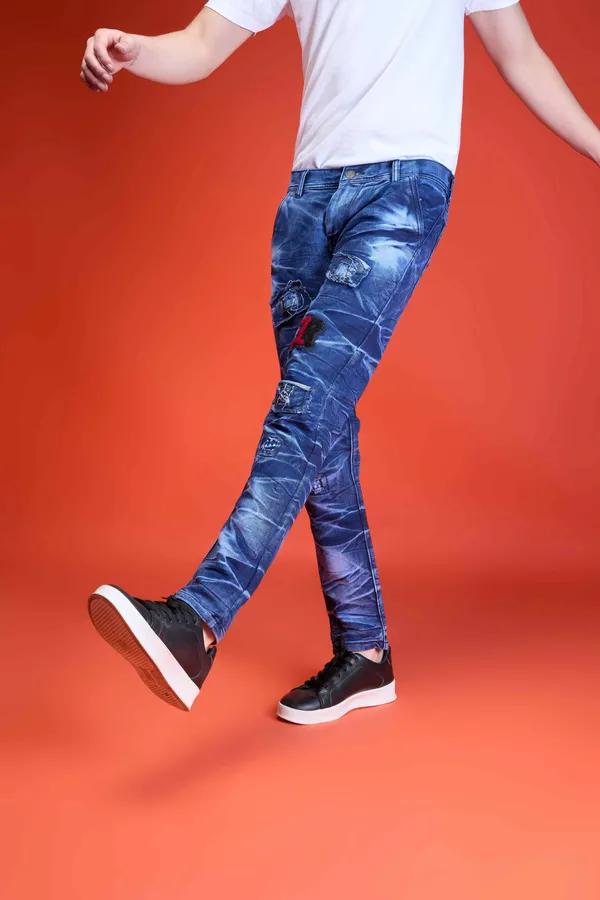 Light_Blue_Cotton_Blend_Slim_Fit_Jeans_For_Men_With_Diagonal_Pocket