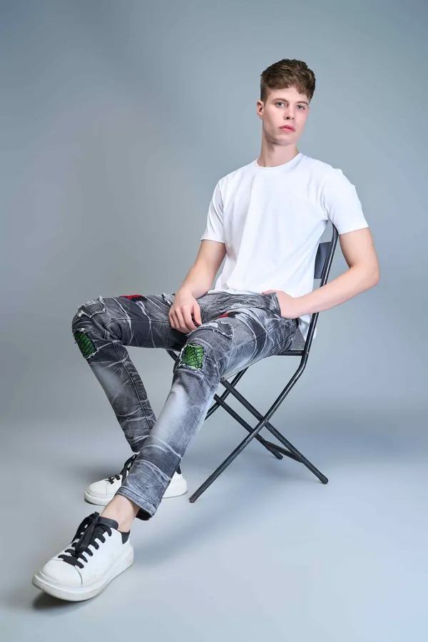 Black_Cotton_Blend_Slim_Fit_Jeans_For_Men_With_Diagonal_Pocket