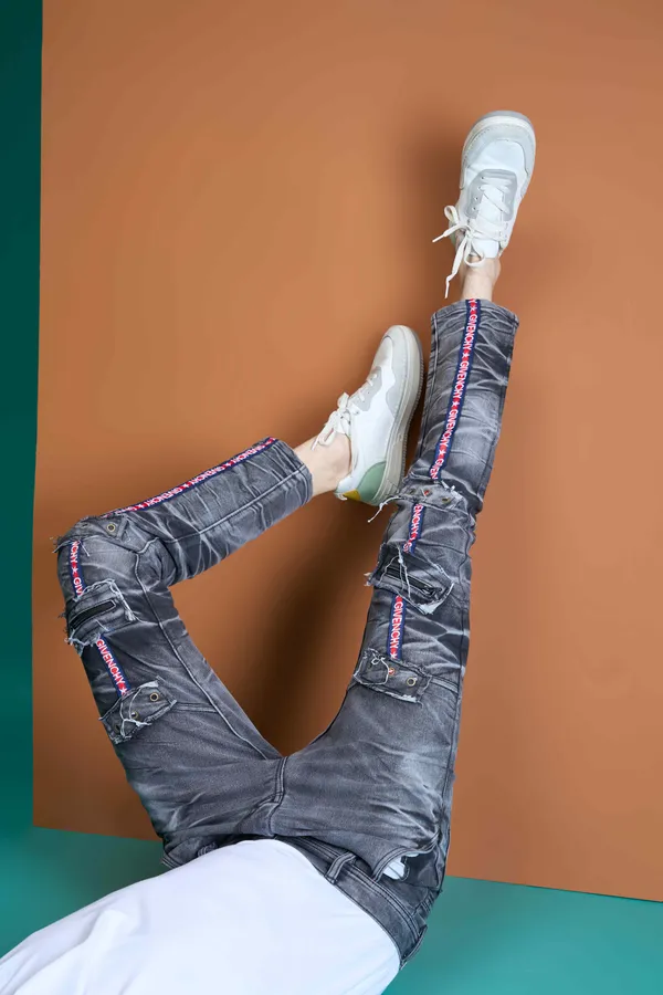 Black_Cotton_Blend_Slim_Fit_Jeans_For_Men_With_Diagonal_Pocket