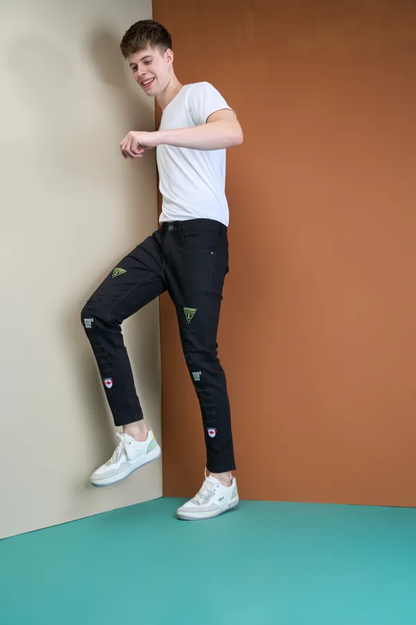 Black_Cotton_Blend_Slim_Fit_Jeans_For_Men_With_Diagonal_Pocket