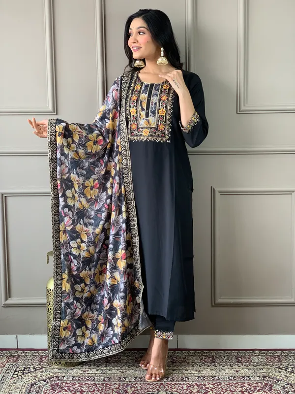 Black_Chanderi_Silk_Embroidery_Kurta_Pant_Set_For_Women