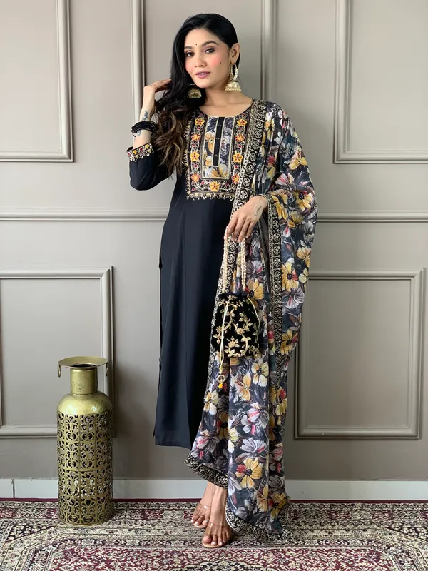 Black_Chanderi_Silk_Embroidery_Kurta_Pant_Set_For_Women