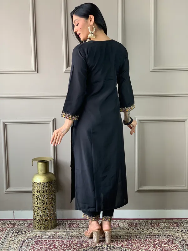 Black_Chanderi_Silk_Embroidery_Kurta_Pant_Set_For_Women