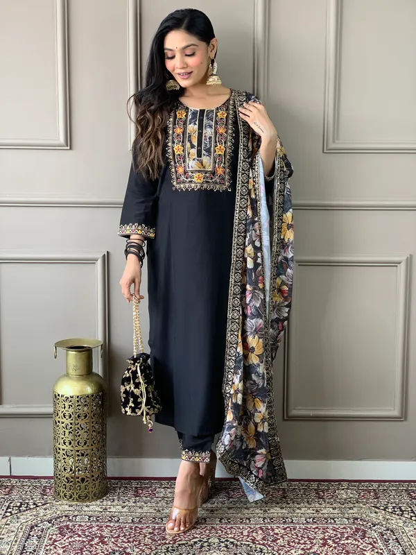 Black_Chanderi_Silk_Embroidery_Kurta_Pant_Set_For_Women