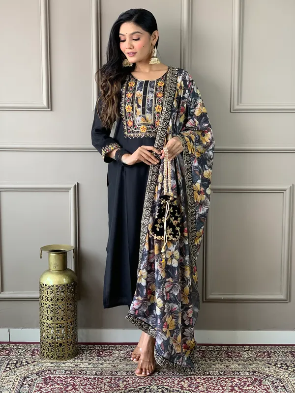 Black_Chanderi_Silk_Embroidery_Kurta_Pant_Set_For_Women