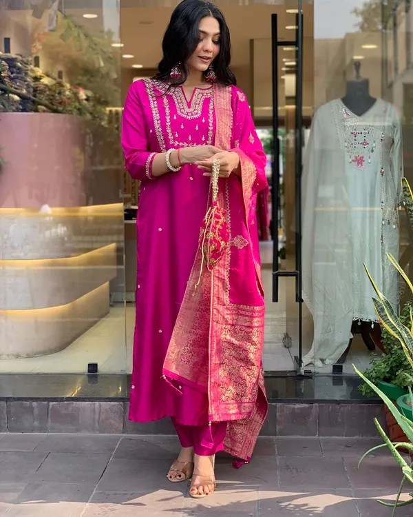 Pink_Embroide_Viscose_Chanderi_Fabric_Straight_Kurta_Pant_And_Dupatta_Set