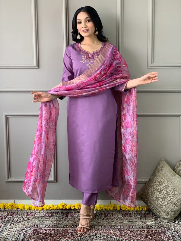 Purple_Viscose_Rayon_Embroidery_Kurta_Pant_Set_For_Women
