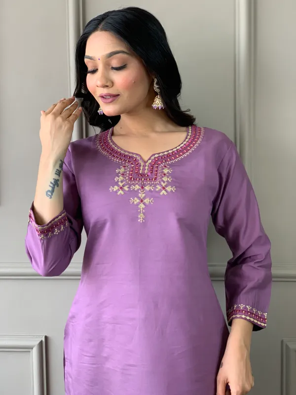 Purple_Viscose_Rayon_Embroidery_Kurta_Pant_Set_For_Women