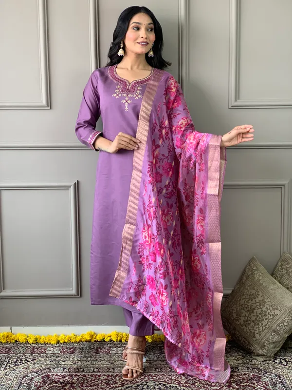 Purple_Viscose_Rayon_Embroidery_Kurta_Pant_Set_For_Women