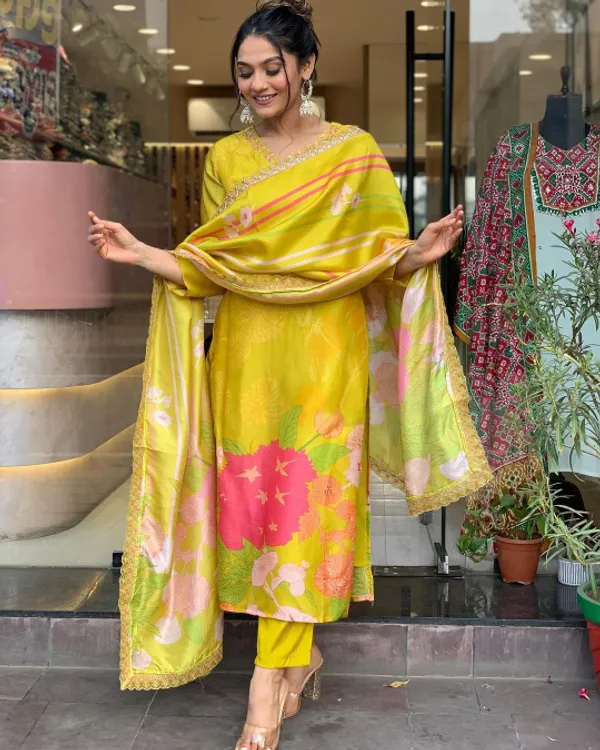 Yellow_Chanderi_Silk_Embroide_Kurta_Pant_Dupatta_Set