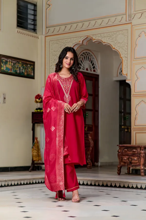 Red_Chanderi_Silk_Fabric_Embroidery_Kurta_Set_For_Women