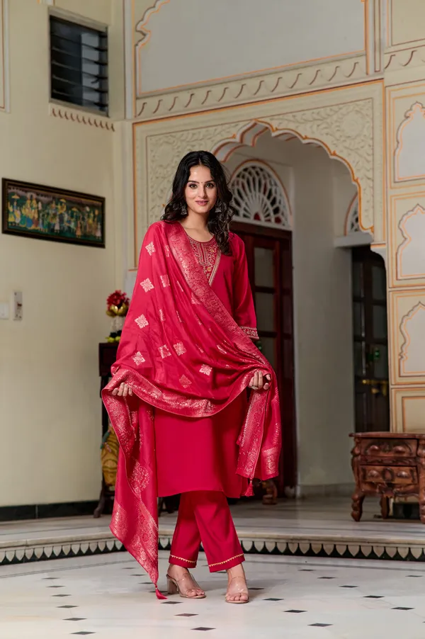 Red_Chanderi_Silk_Fabric_Embroidery_Kurta_Set_For_Women