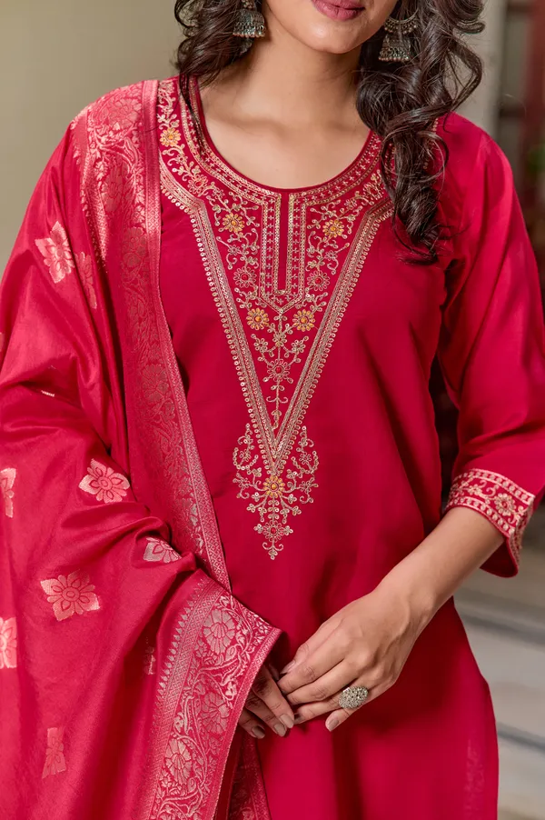 Red_Chanderi_Silk_Fabric_Embroidery_Kurta_Set_For_Women