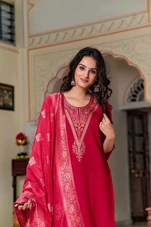 Red_Chanderi_Silk_Fabric_Embroidery_Kurta_Set_For_Women