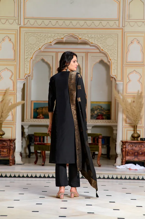 Black_Chanderi_Silk_Fabric_Embroidery_Kurta_Set_For_Women