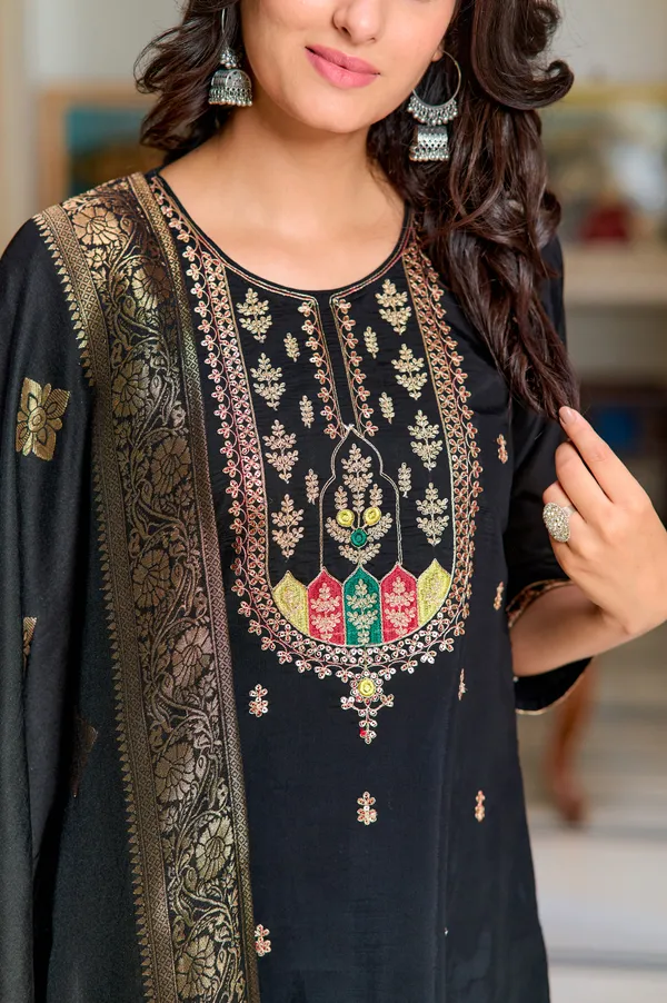 Black_Chanderi_Silk_Fabric_Embroidery_Kurta_Set_For_Women
