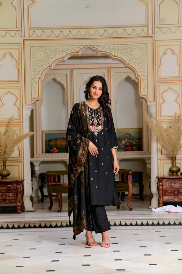 Black_Chanderi_Silk_Fabric_Embroidery_Kurta_Set_For_Women