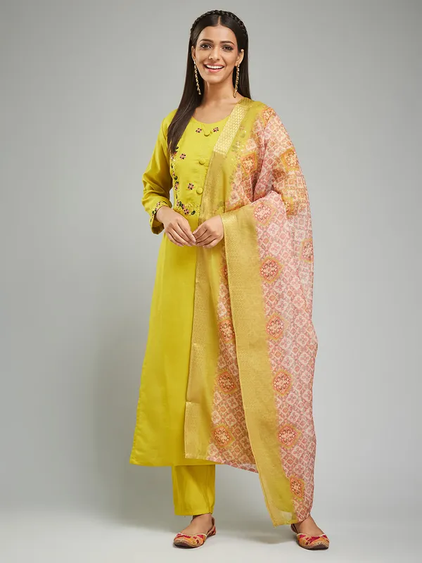 Yellow_Chanderi_Silk_Embroide_Kurta_Pant_Dupatta_Set