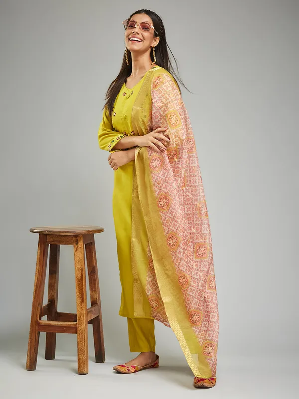Yellow_Chanderi_Silk_Embroide_Kurta_Pant_Dupatta_Set