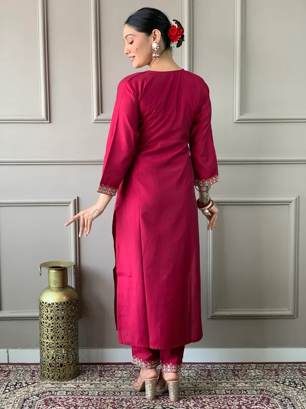 Red_Chanderi_Silk_Embroidery_Kurta_Pant_Set_For_Women