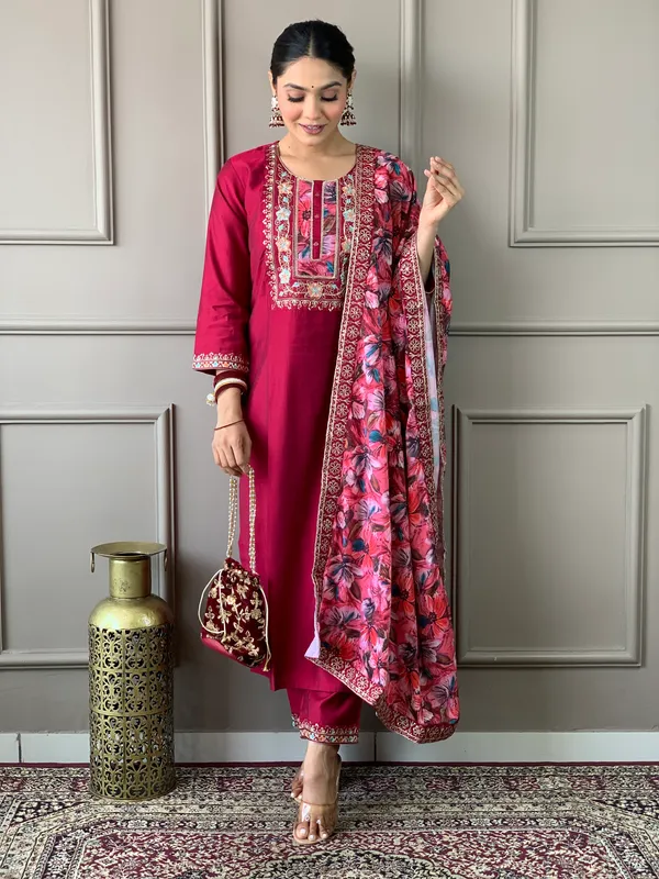 Red_Chanderi_Silk_Embroidery_Kurta_Pant_Set_For_Women