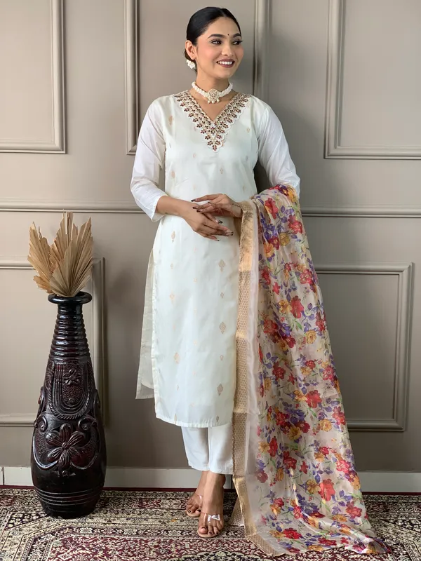 White_Embroide_Viscose_Nylon_Butti_Fabric_Straight_Kurta_Pant_And_Dupatta_Set