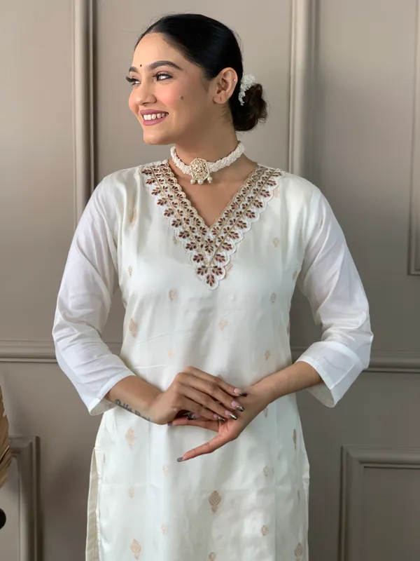 White_Embroide_Viscose_Nylon_Butti_Fabric_Straight_Kurta_Pant_And_Dupatta_Set