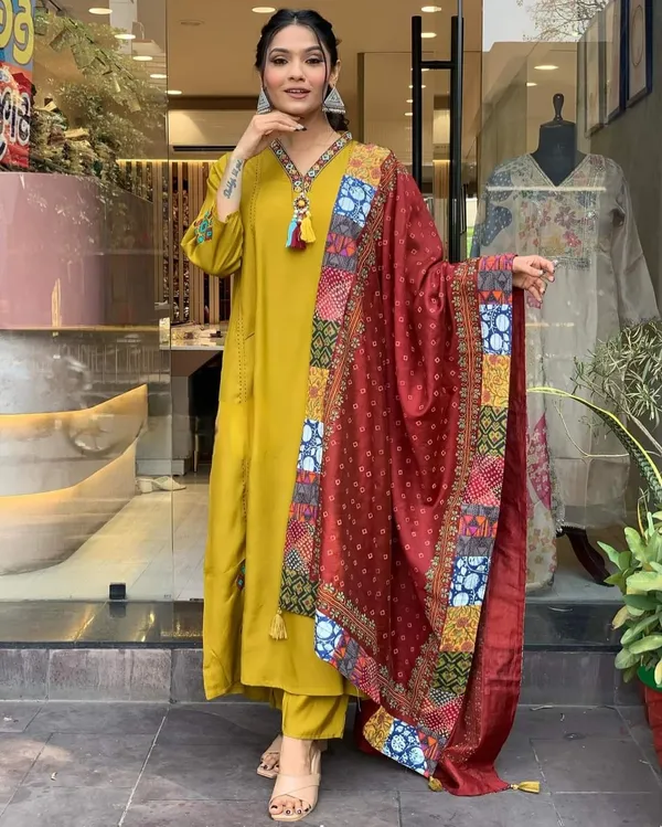 Mustard_Chanderi_Silk_Embroide_Kurta_Pant_Dupatta_Set