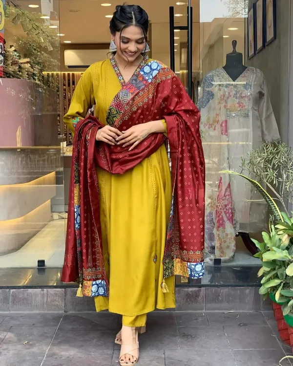 Mustard_Chanderi_Silk_Embroide_Kurta_Pant_Dupatta_Set