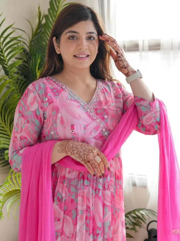 Pink_Georgette_Printed_Embroide_Kurta_Pant_Dupatta_Set
